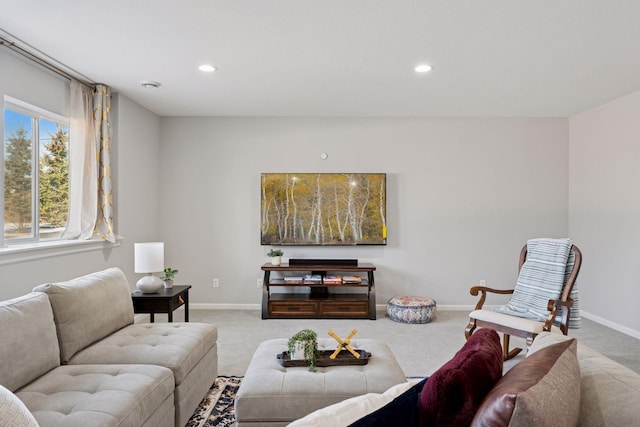 living area featuring recessed lighting, baseboards, and carpet floors