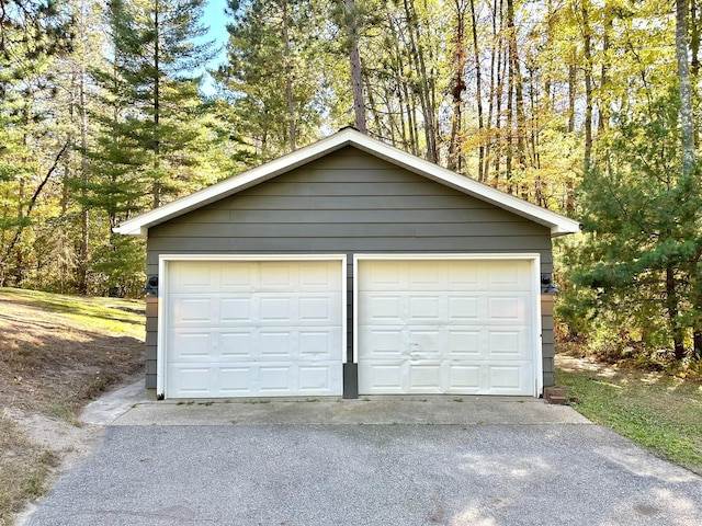 view of detached garage