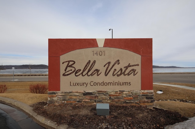 community sign featuring a water view