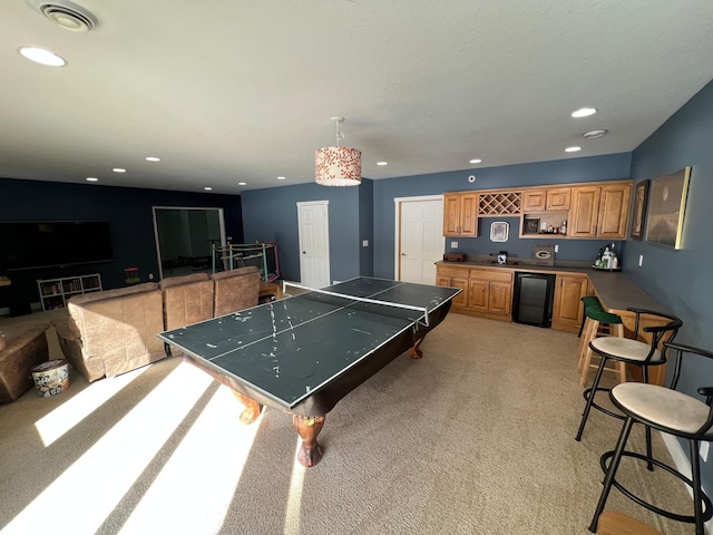 game room with wine cooler, recessed lighting, light colored carpet, visible vents, and wet bar