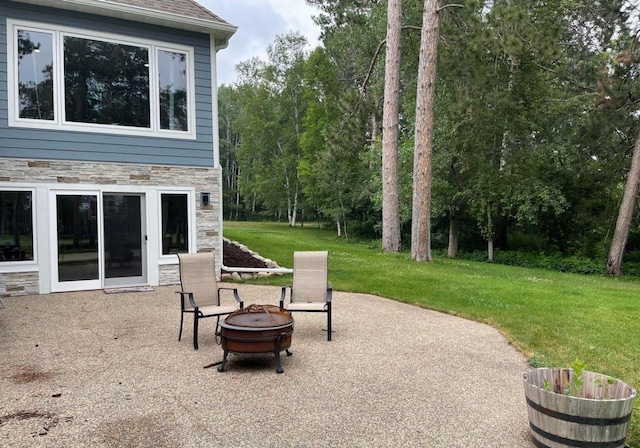 view of patio with an outdoor fire pit