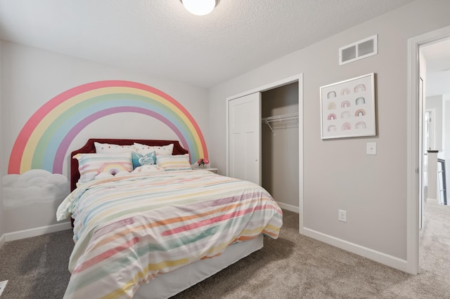 bedroom with carpet floors, visible vents, a textured ceiling, and baseboards