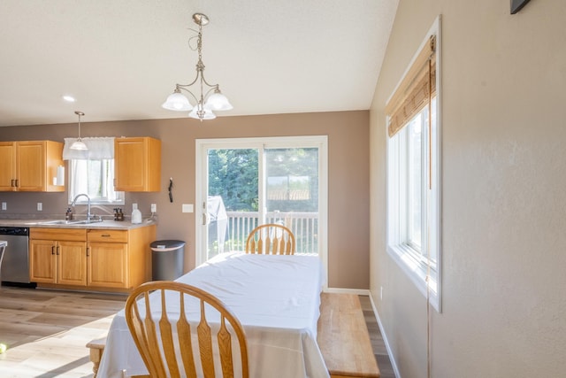 dining area featuring a notable chandelier, light wood-style flooring, and baseboards