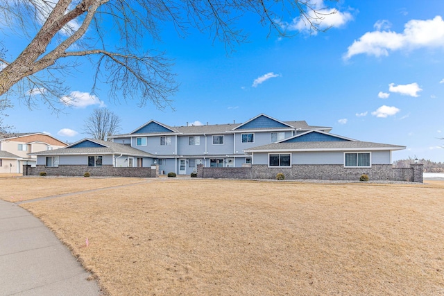 view of front of house with a front lawn