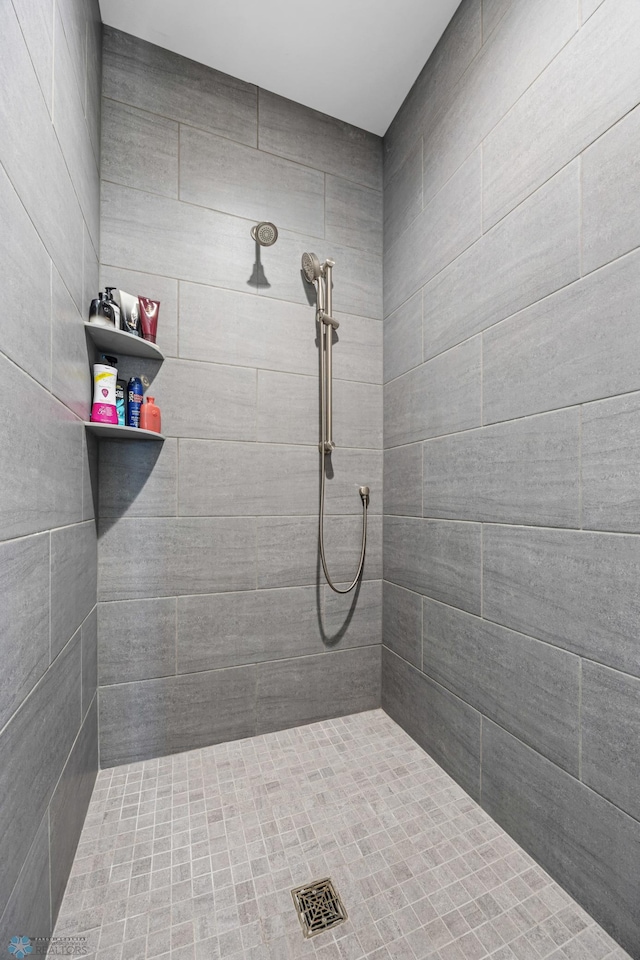 full bath featuring visible vents and a tile shower