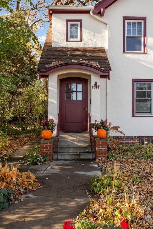 entrance to property featuring stucco siding