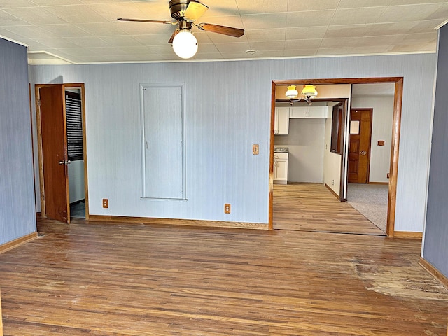 empty room with baseboards, light wood-style flooring, and a ceiling fan