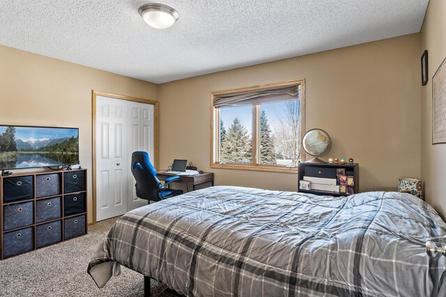 bedroom with a textured ceiling, a closet, and carpet