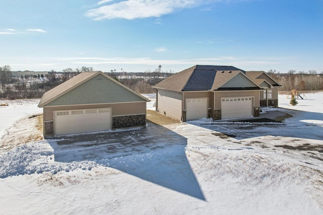 view of front facade featuring a detached garage and an outdoor structure