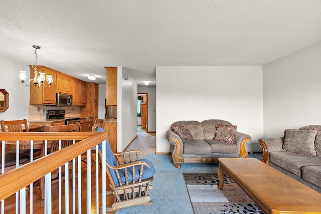 living room with light carpet, an inviting chandelier, and a textured ceiling