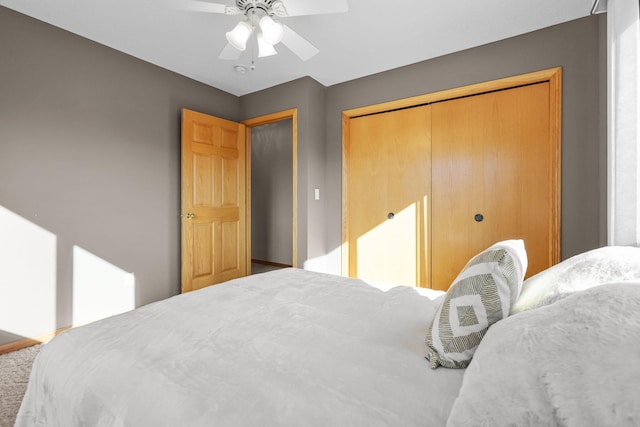 bedroom with a ceiling fan and a closet