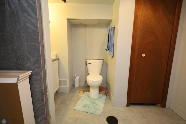 bathroom featuring visible vents, toilet, vanity, baseboards, and tile patterned floors