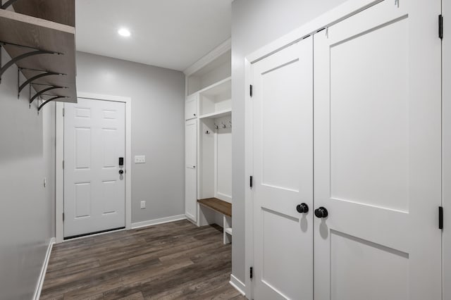 mudroom featuring dark wood-style floors, recessed lighting, and baseboards