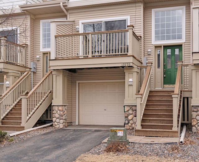 view of front of house featuring an attached garage and aphalt driveway