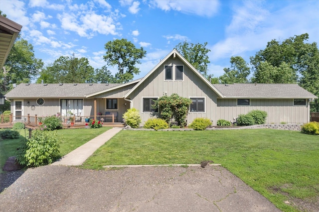 view of front of home featuring a front lawn and a shingled roof