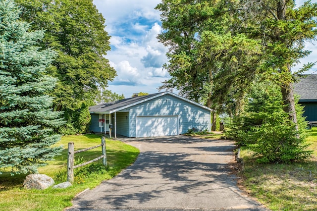 view of front of house featuring a front yard and fence