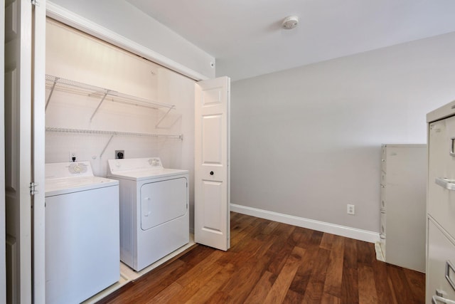 laundry area with laundry area, independent washer and dryer, baseboards, and wood finished floors