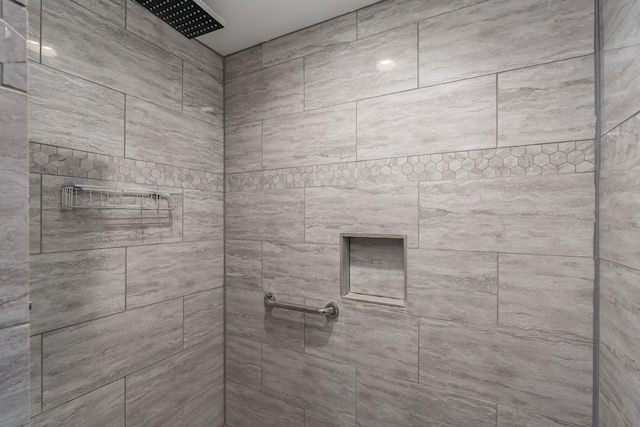 full bathroom featuring tiled shower