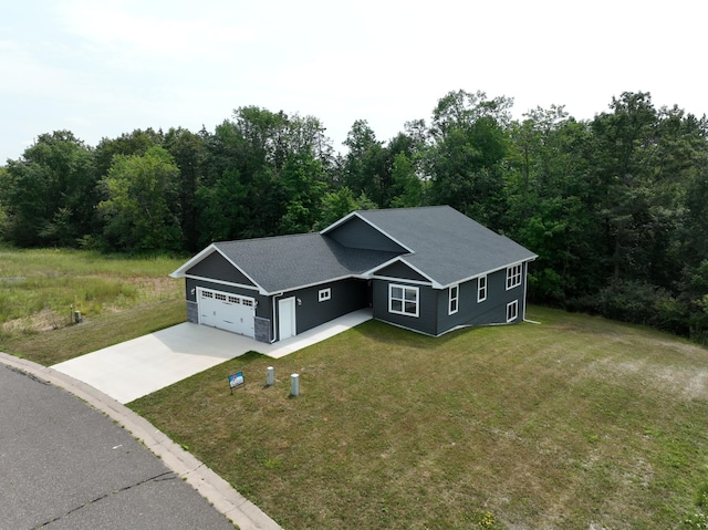 view of front facade with an attached garage, driveway, and a front yard