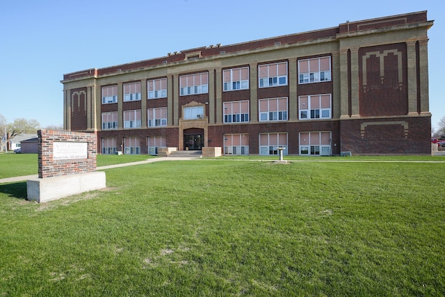 view of building exterior