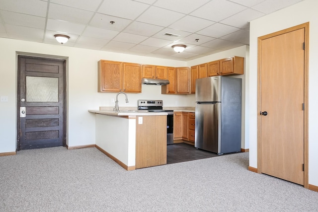 kitchen featuring stainless steel appliances, visible vents, light countertops, a peninsula, and under cabinet range hood