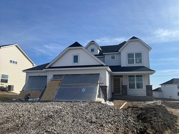 craftsman house featuring a garage