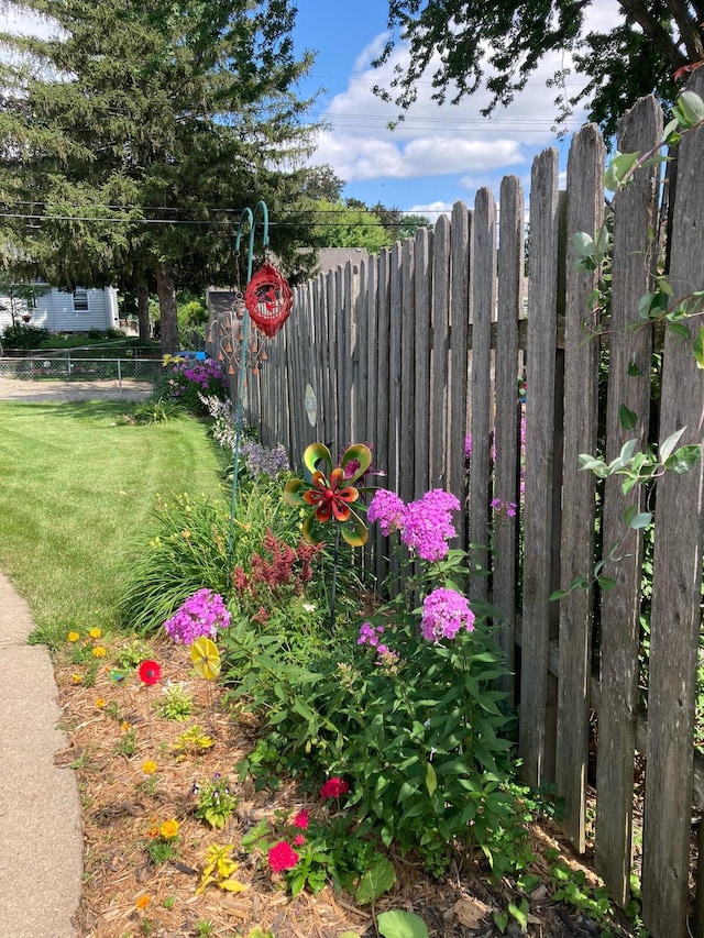 view of yard featuring fence