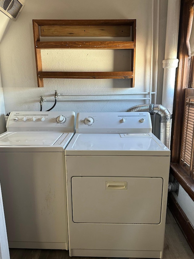 laundry room featuring laundry area, visible vents, and washing machine and clothes dryer