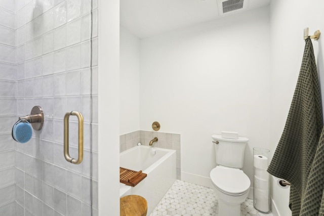 full bathroom featuring visible vents, toilet, a stall shower, baseboards, and a bath