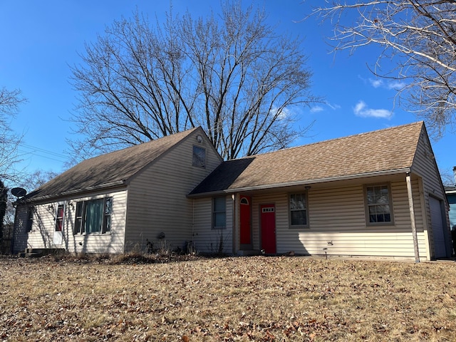 view of front of property featuring a shingled roof