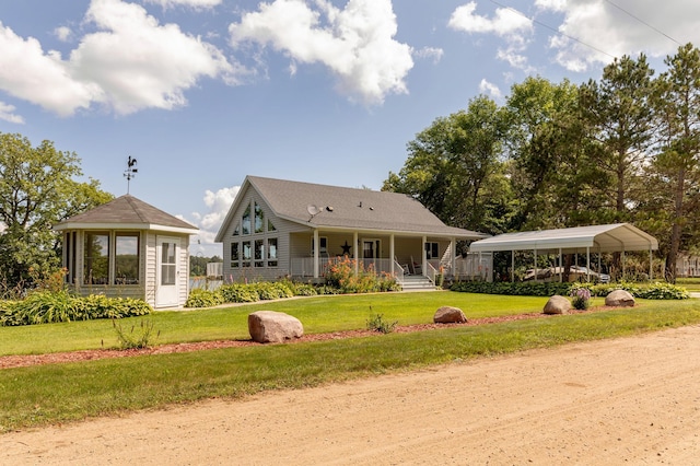 view of front of house with covered porch, a carport, a front lawn, and driveway