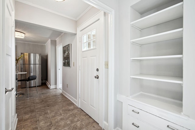 entryway featuring baseboards and crown molding