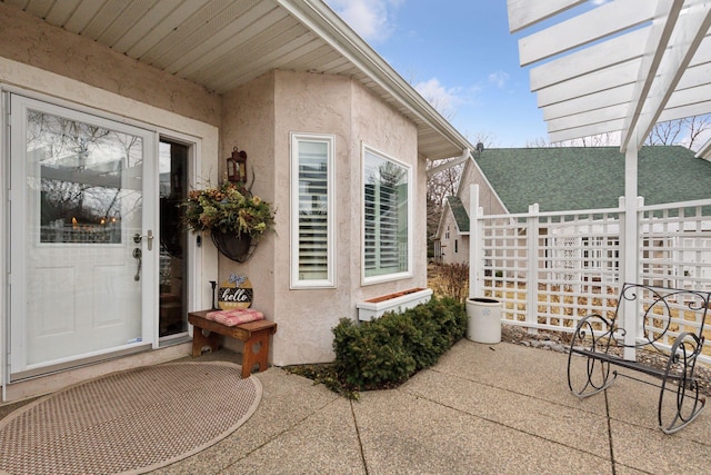 entrance to property with stucco siding