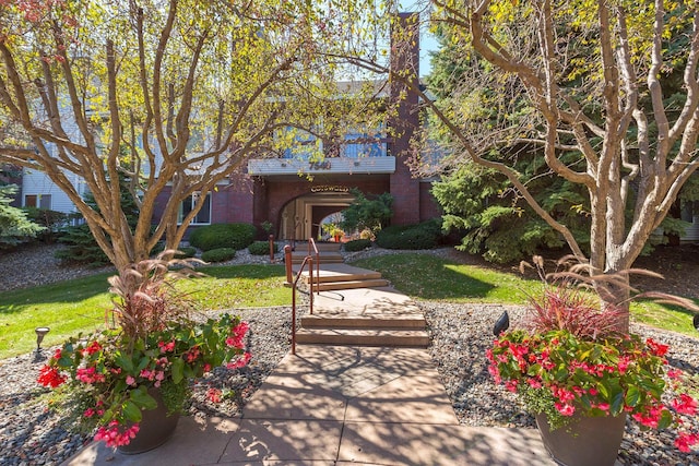 view of front of home featuring a front yard and brick siding