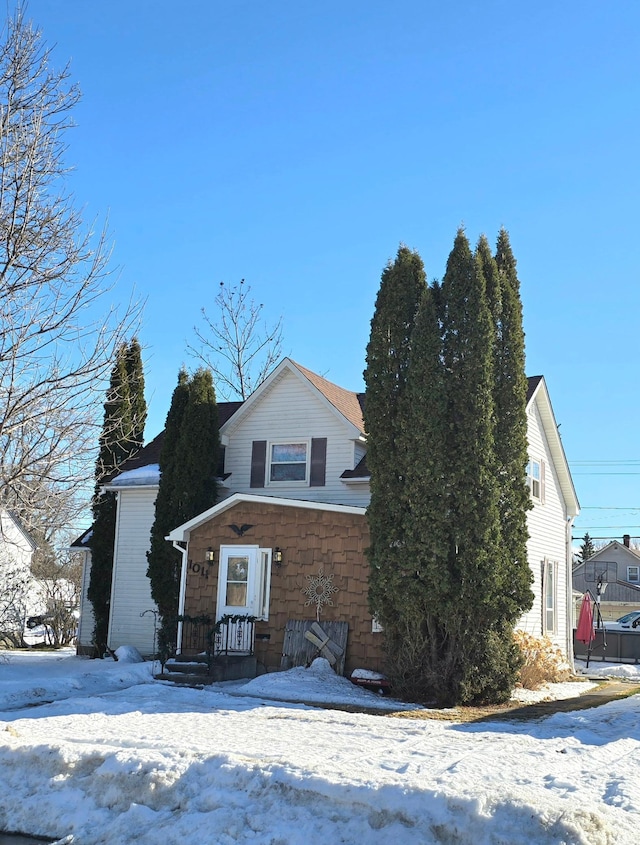 view of front facade with stone siding