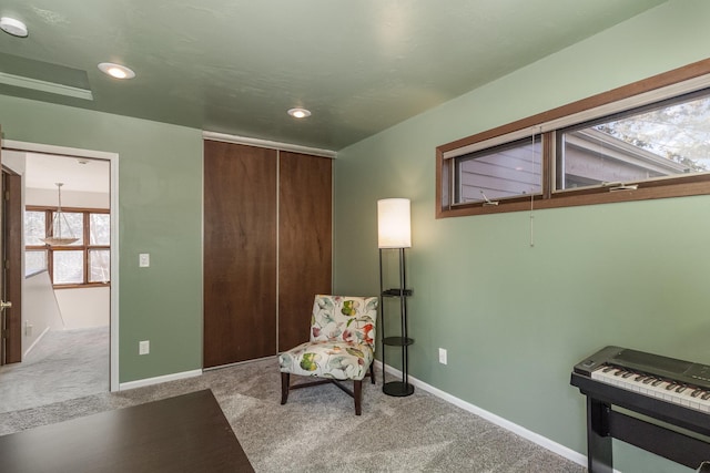 living area with recessed lighting, carpet flooring, and baseboards