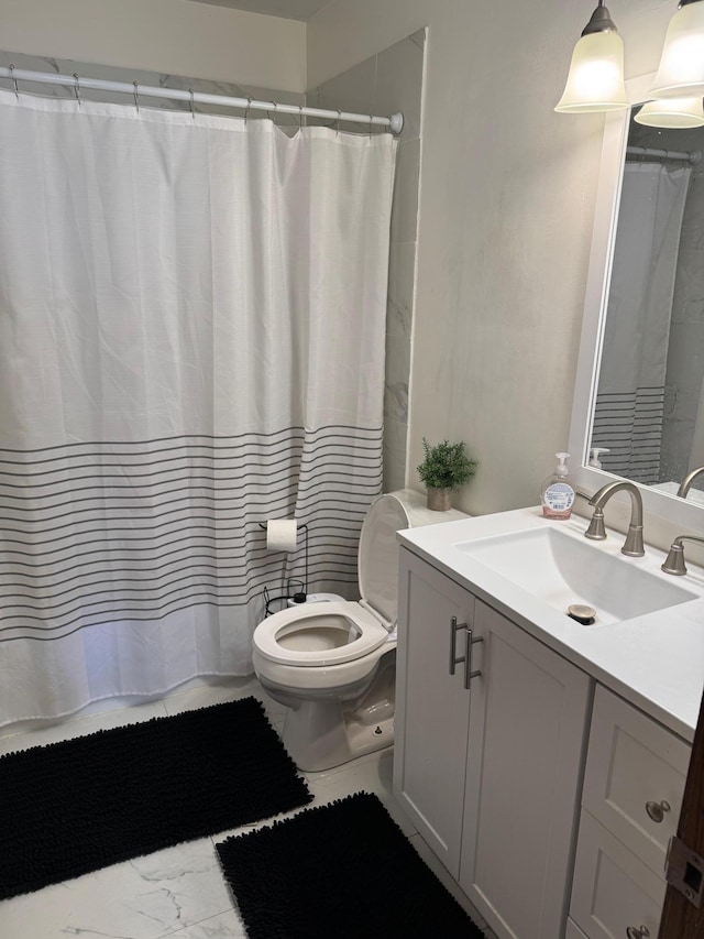 bathroom with toilet, curtained shower, and vanity