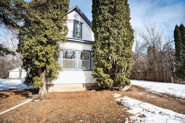 view of front of house featuring fence