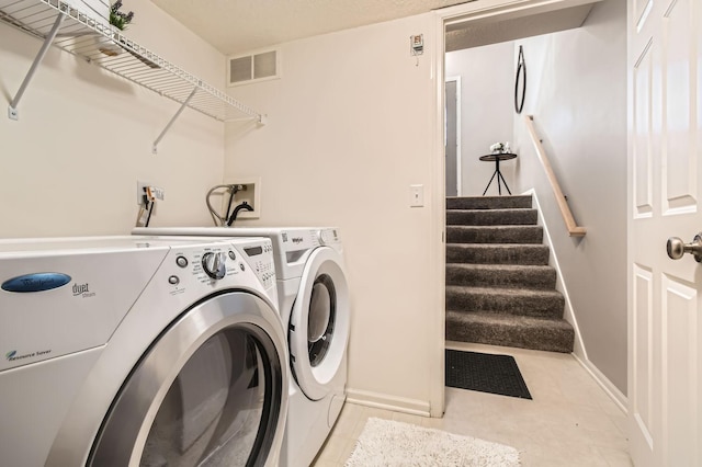 washroom featuring independent washer and dryer, laundry area, baseboards, light tile patterned floors, and visible vents