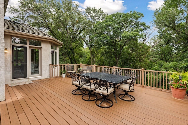 deck with outdoor dining space