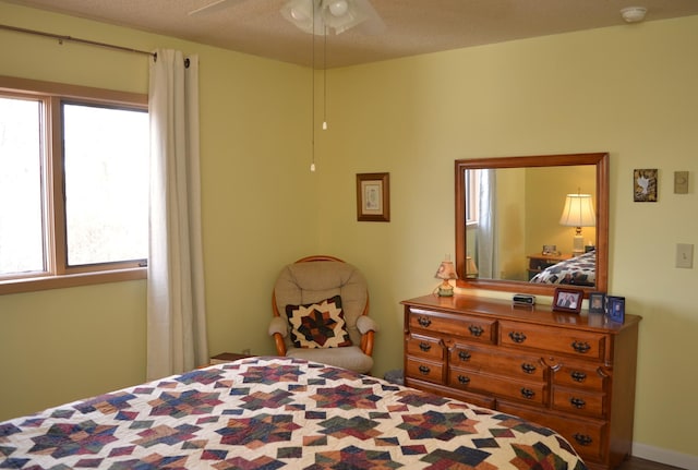 bedroom featuring ceiling fan and a textured ceiling