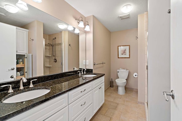 full bath featuring visible vents, a shower stall, toilet, and a sink