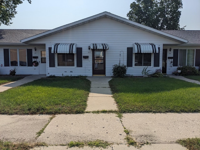 view of front of house with a front lawn