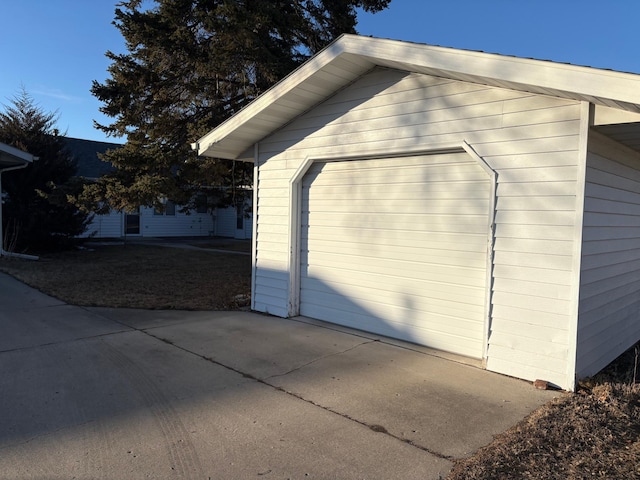 detached garage with driveway