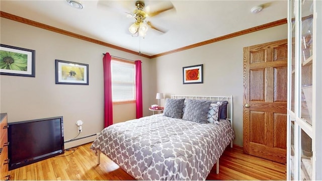 bedroom with light wood-style floors, a baseboard heating unit, a ceiling fan, and ornamental molding