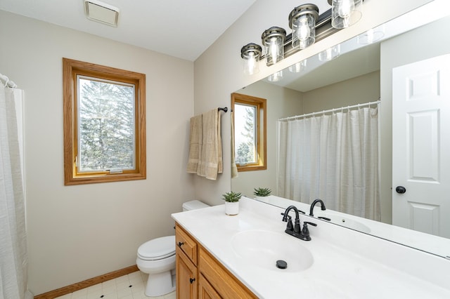 full bathroom featuring visible vents, toilet, vanity, and baseboards