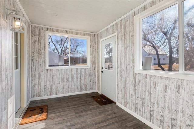 entryway featuring baseboards, wallpapered walls, wood finished floors, and crown molding