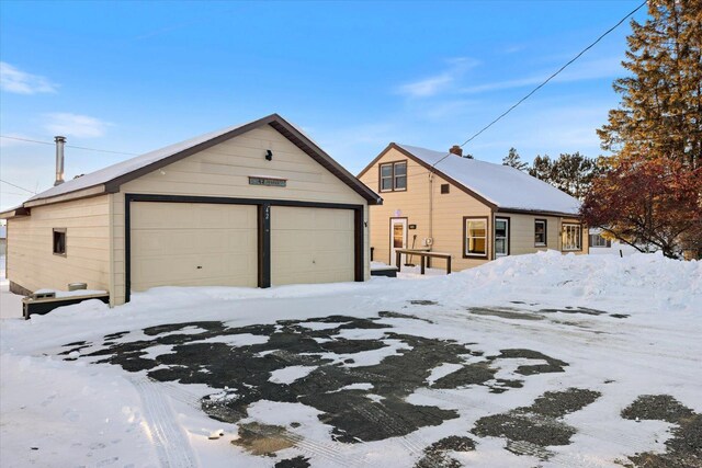 view of front facade featuring an outbuilding and a detached garage