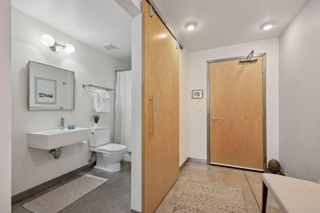 bathroom with toilet, baseboards, visible vents, and concrete flooring