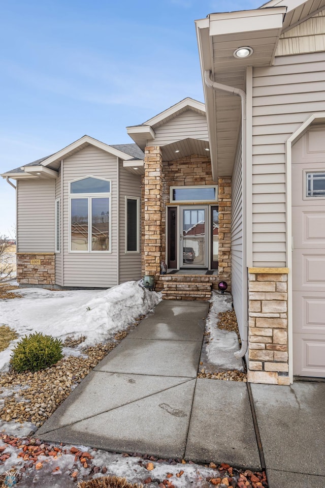 property entrance featuring stone siding